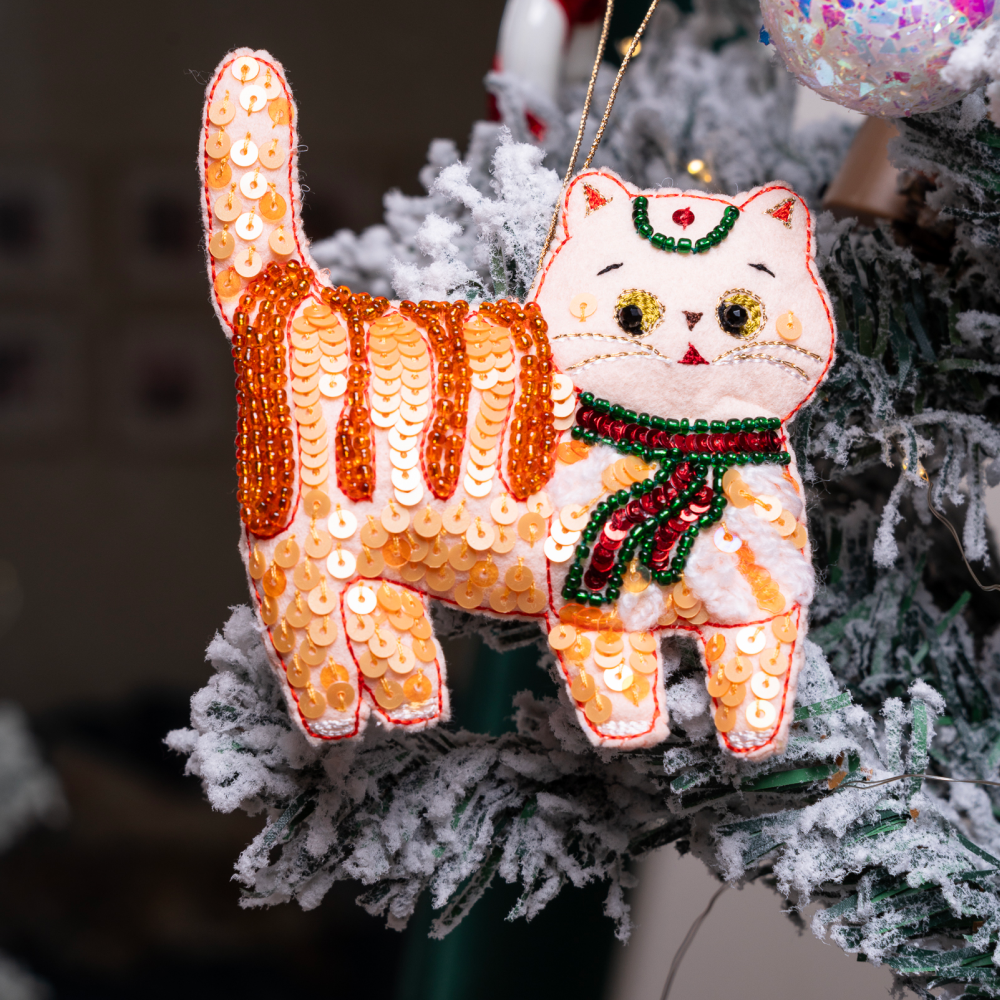 Furry Tales Billo Under the Mistletoe Cat Handcrafted Charm