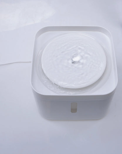 M Pets Volga Drinking Fountain for Dogs (White)